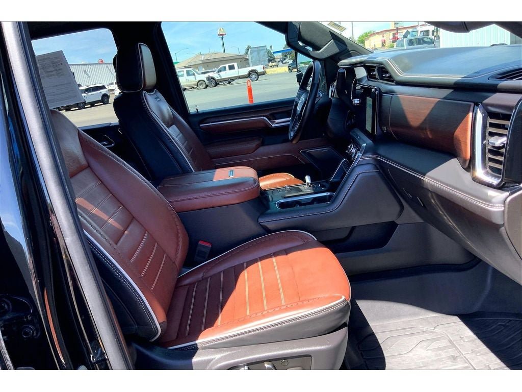 Used 2025 GMC Sierra 3500 Denali Ultimate AWD/4WD image 8