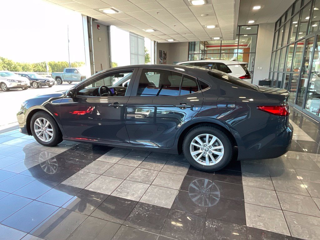 Used 2025 Toyota Camry LE FWD image 4