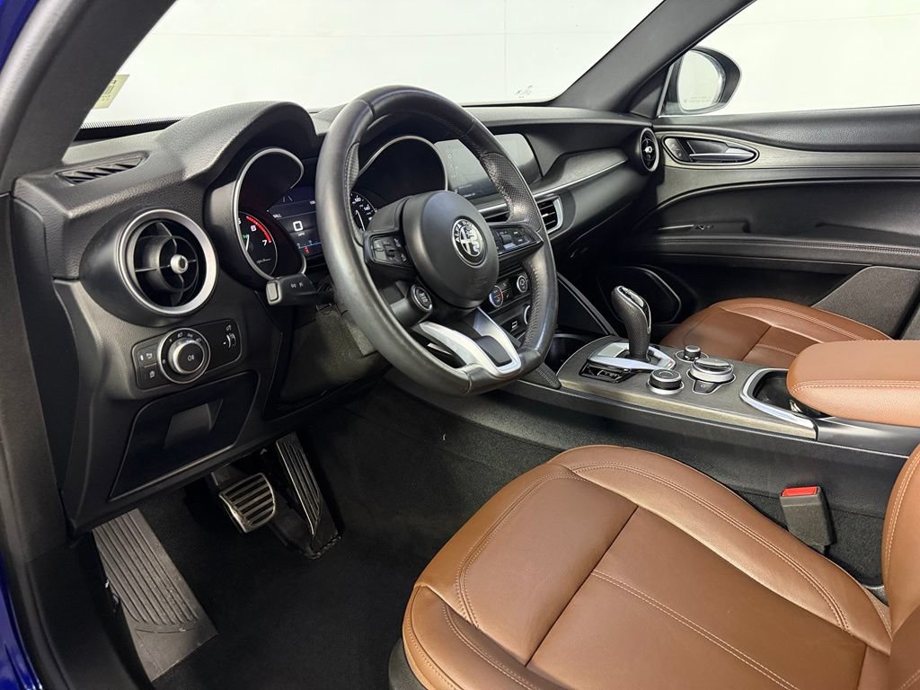 Used 2022 Alfa Romeo Stelvio Ti AWD/4WD image 15
