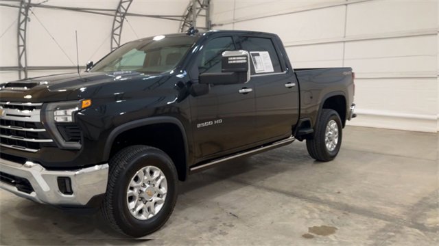 Used 2025 Chevrolet Silverado 2500 LTZ w/ LTZ Convenience Package image 5