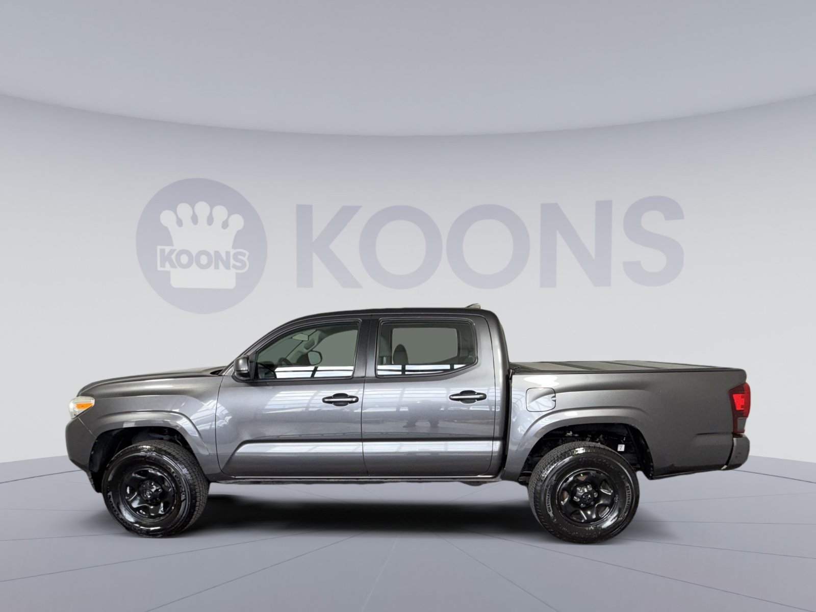 Used 2018 Toyota Tacoma SR w/ SR Convenience Package image 2