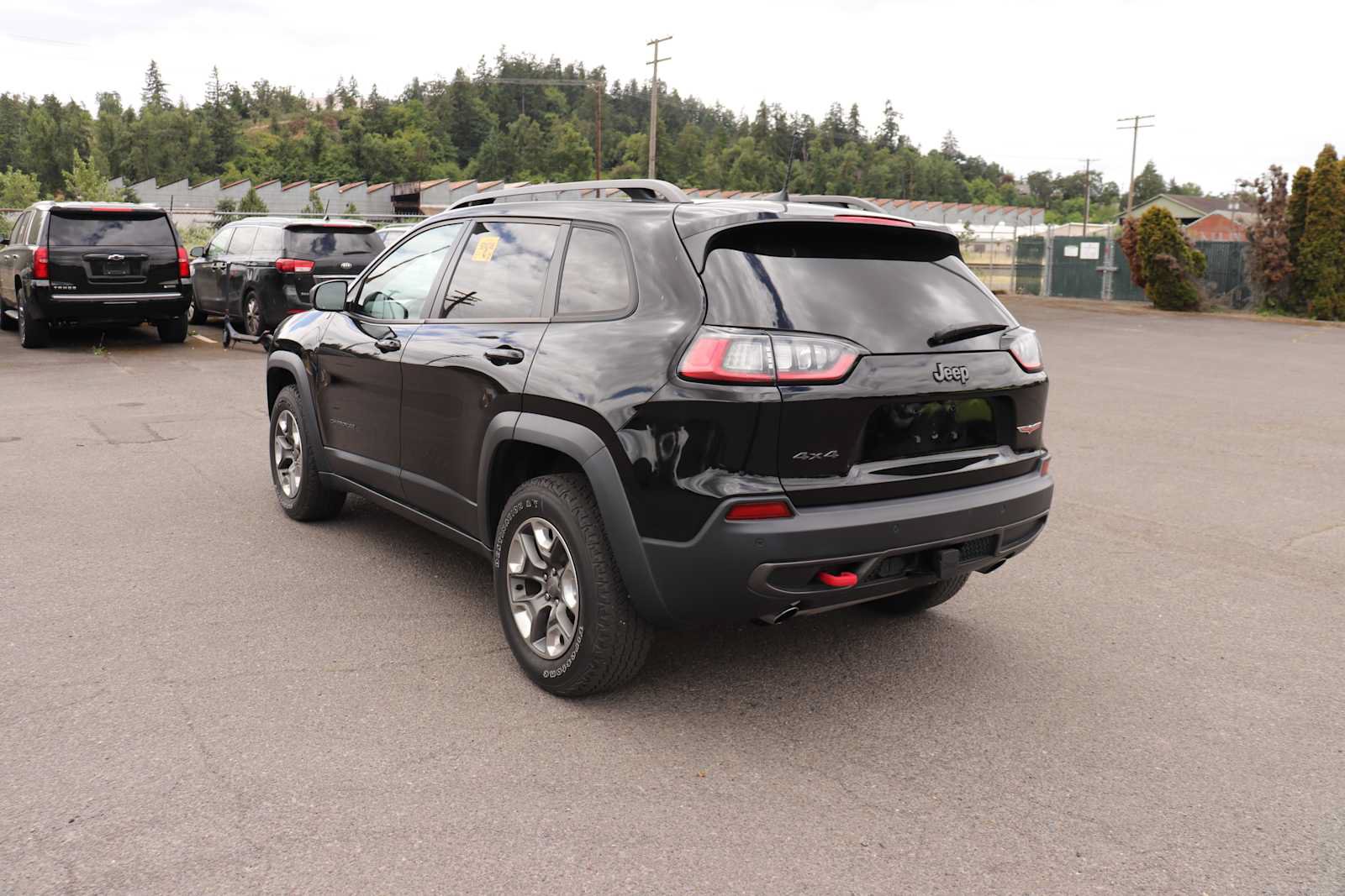 Used 2019 Jeep Cherokee Trailhawk AWD/4WD image 7