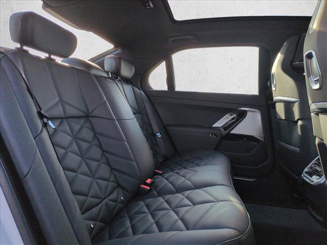 Used 2025 BMW 740i xDrive w/ Premium Package AWD/4WD image 22