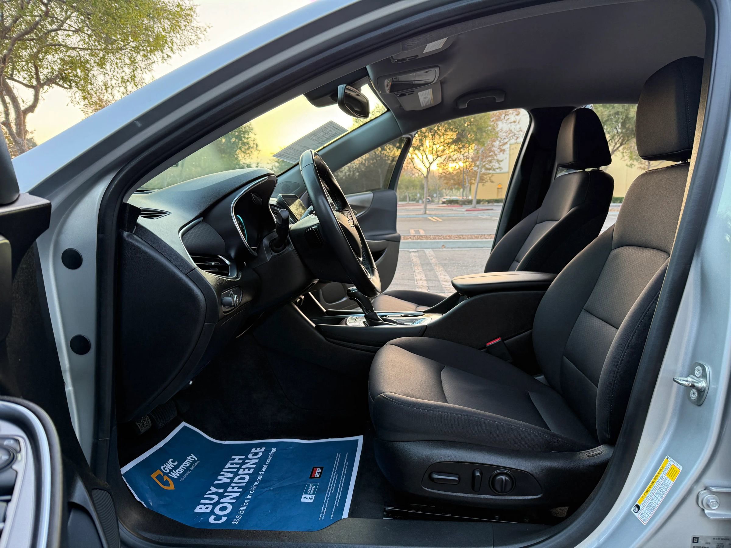 Used 2018 Chevrolet Malibu LT w/ Driver Confidence Package image 11