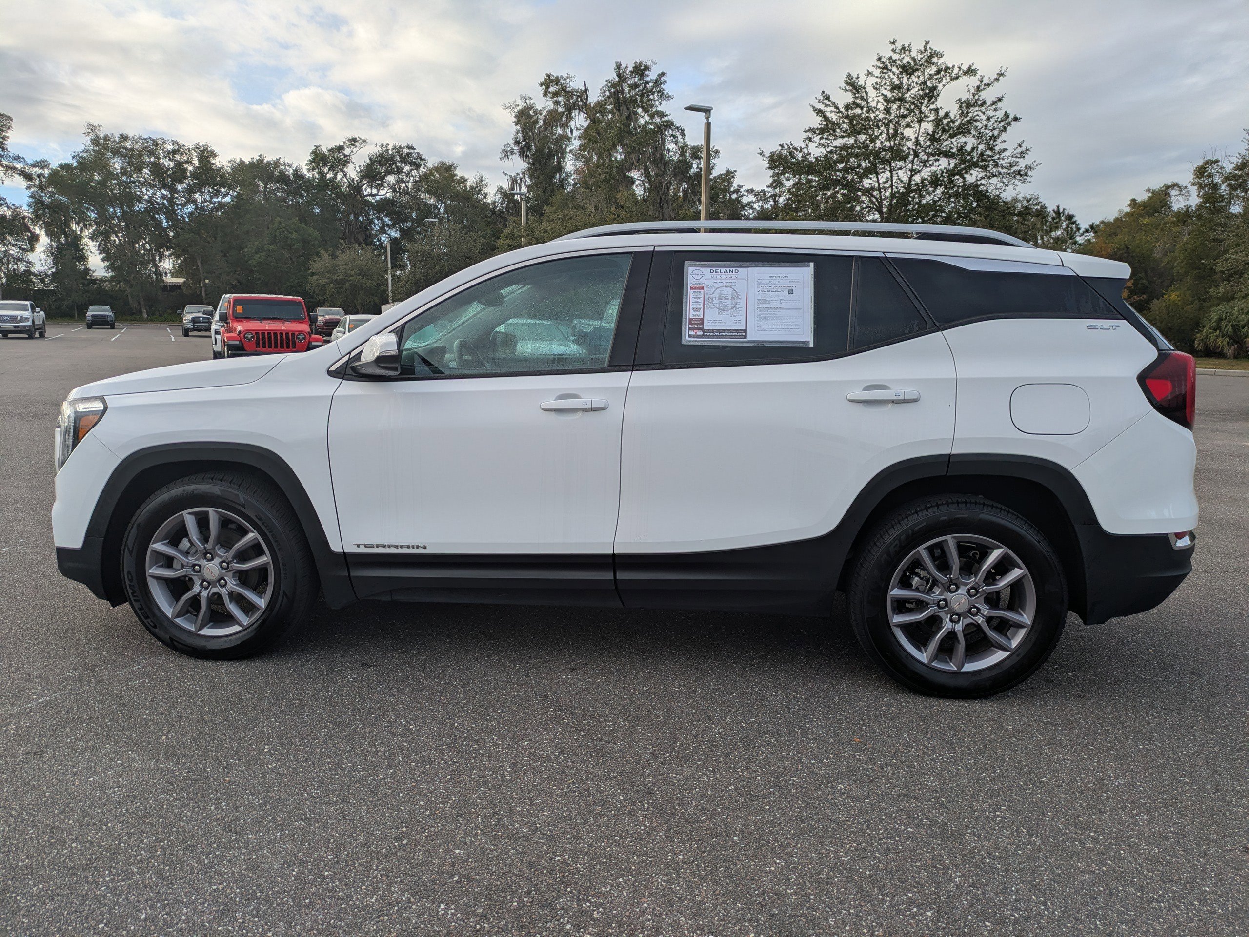 Used 2023 GMC Terrain SLT image 7