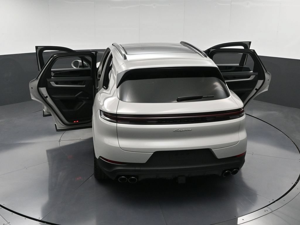 Certified 2026 Porsche Cayenne E-Hybrid AWD/4WD image 35