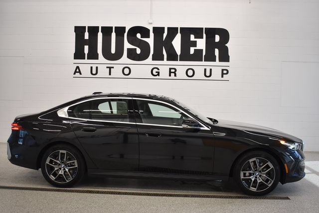 New 2027 BMW 530i xDrive w/ Premium Package AWD/4WD image 2