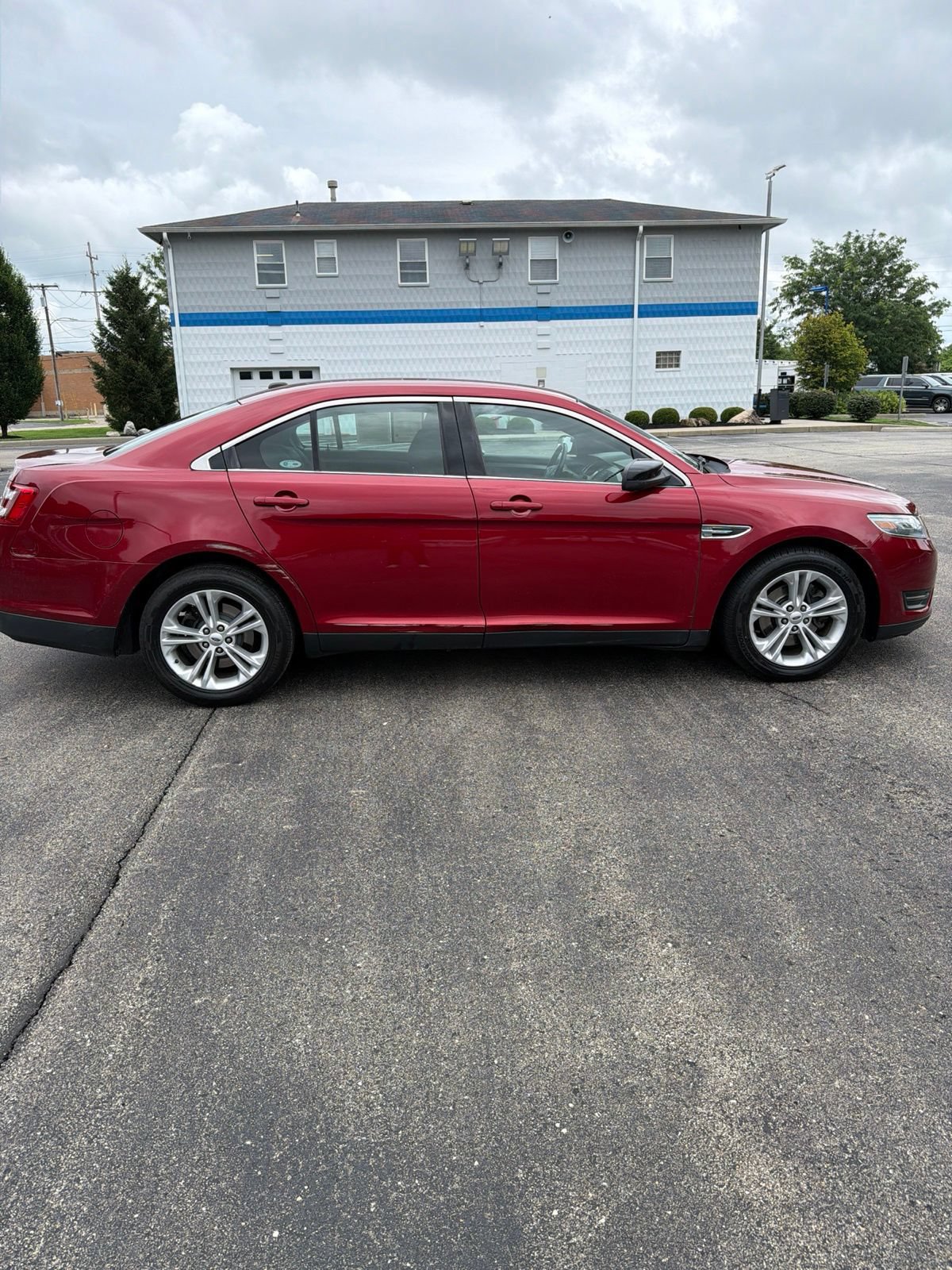 Used 2013 Ford Taurus SEL FWD image 6