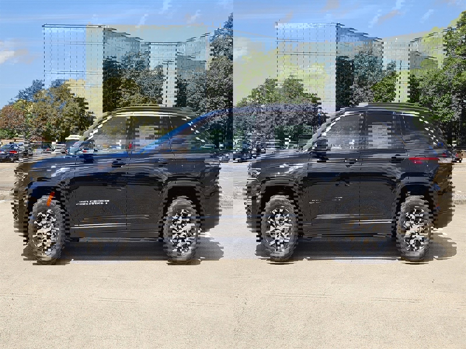New 2025 Jeep Grand Cherokee Limited image 3