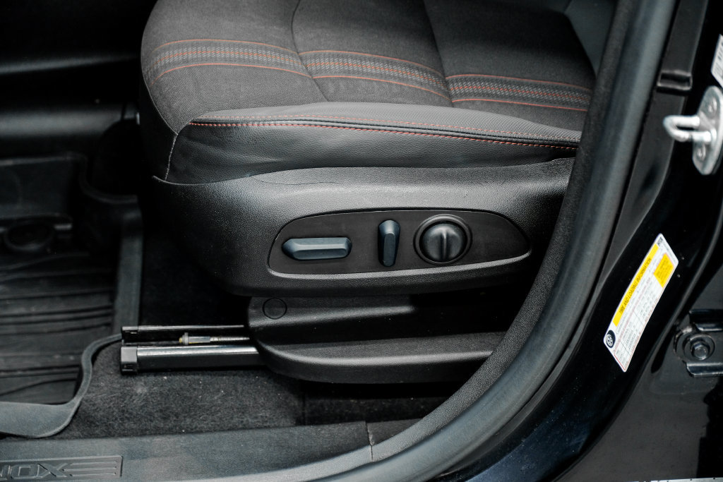 Used 2022 Chevrolet Equinox RS w/ Infotainment Package FWD image 32