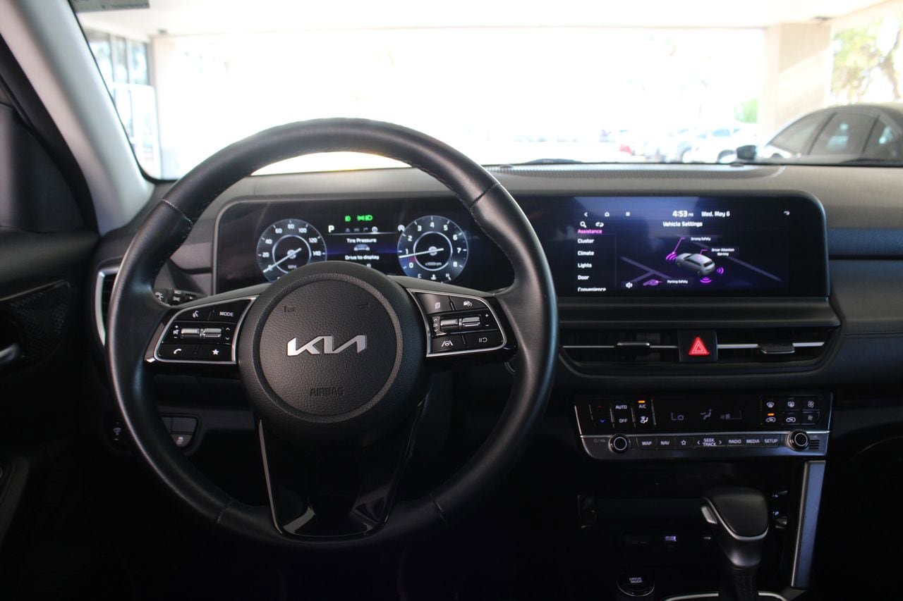 Used 2024 Kia Seltos EX FWD image 27