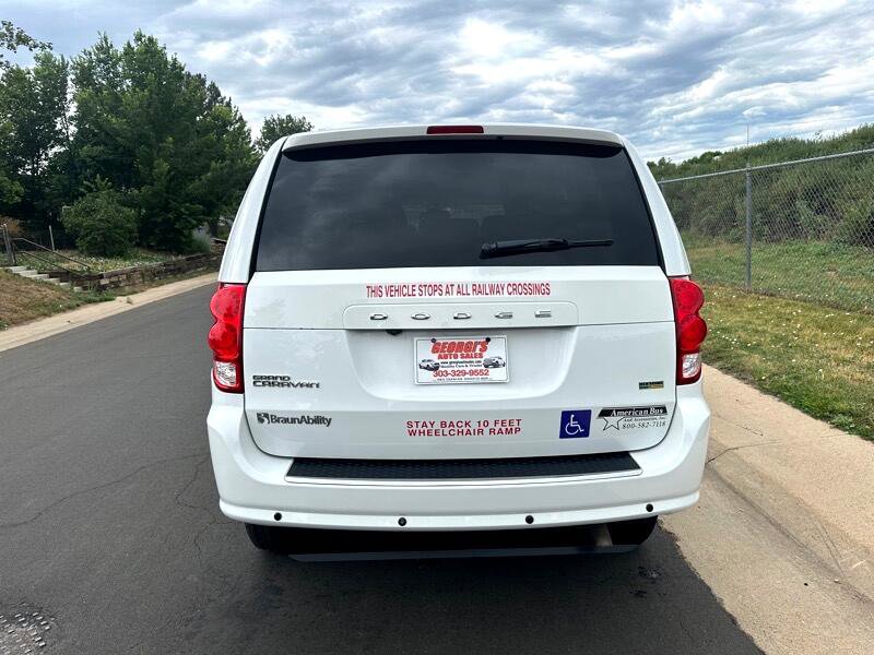 Used 2019 Dodge Grand Caravan SE image 5