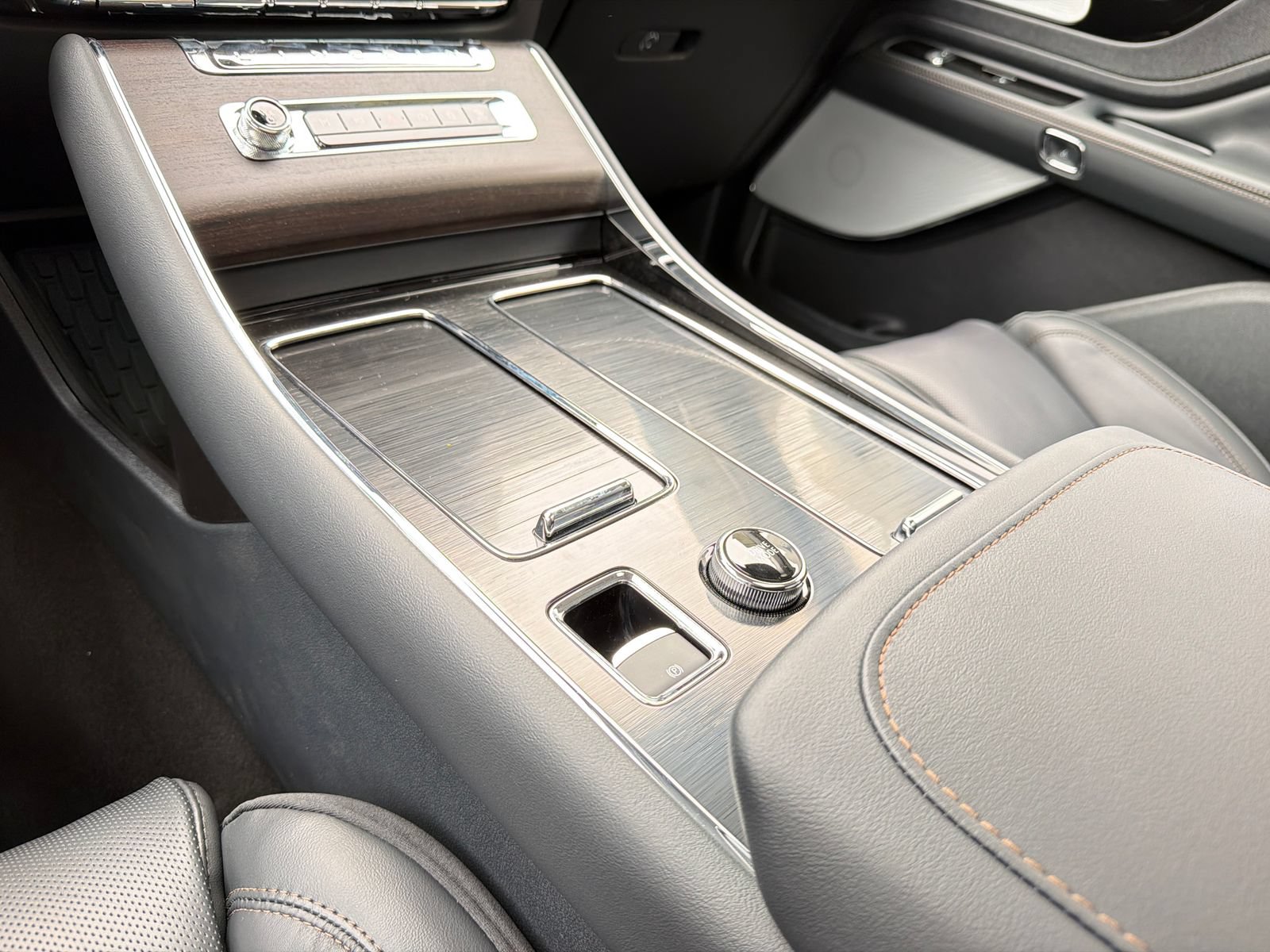 New 2026 Lincoln Aviator Reserve w/ Luxury Package AWD/4WD image 32