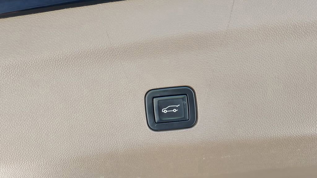 Used 2022 GMC Yukon XL Denali w/ Denali Premium Package image 29