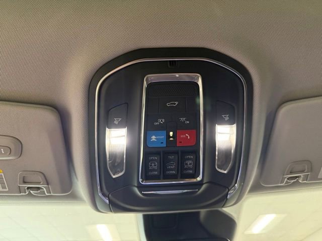 Used 2021 Jeep Grand Cherokee L Limited AWD/4WD image 17