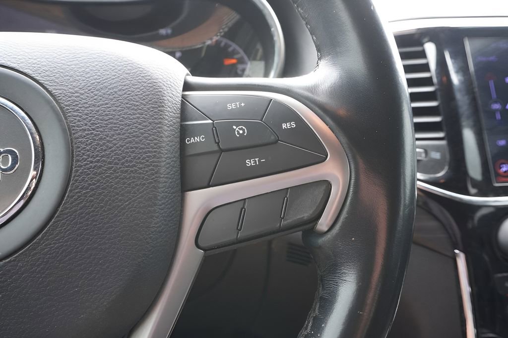 Used 2020 Jeep Grand Cherokee Laredo w/ Security & Convenience Group AWD/4WD image 13