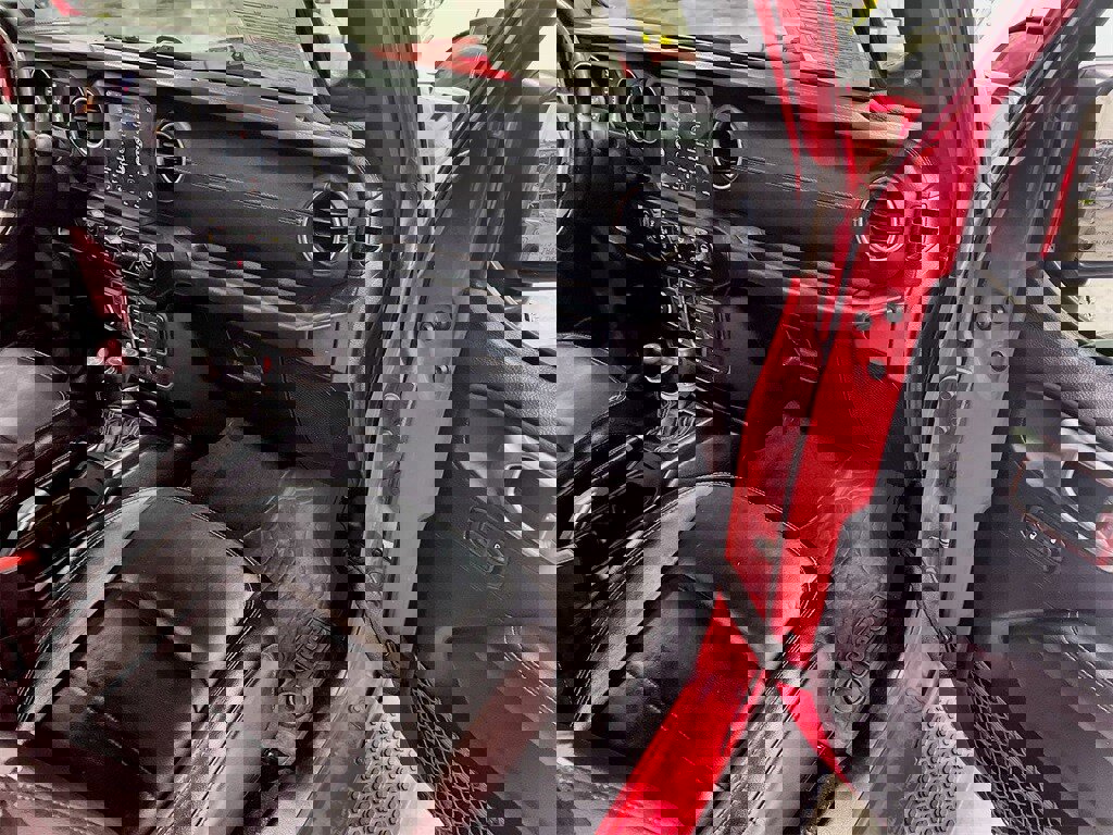 Used 2020 Jeep Wrangler Unlimited Sahara image 30