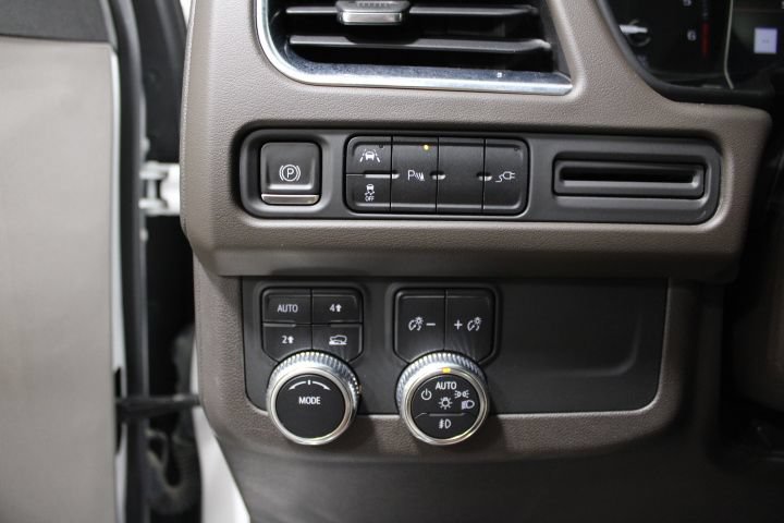 Used 2021 GMC Yukon SLT w/ SLT Premium Package AWD/4WD image 41