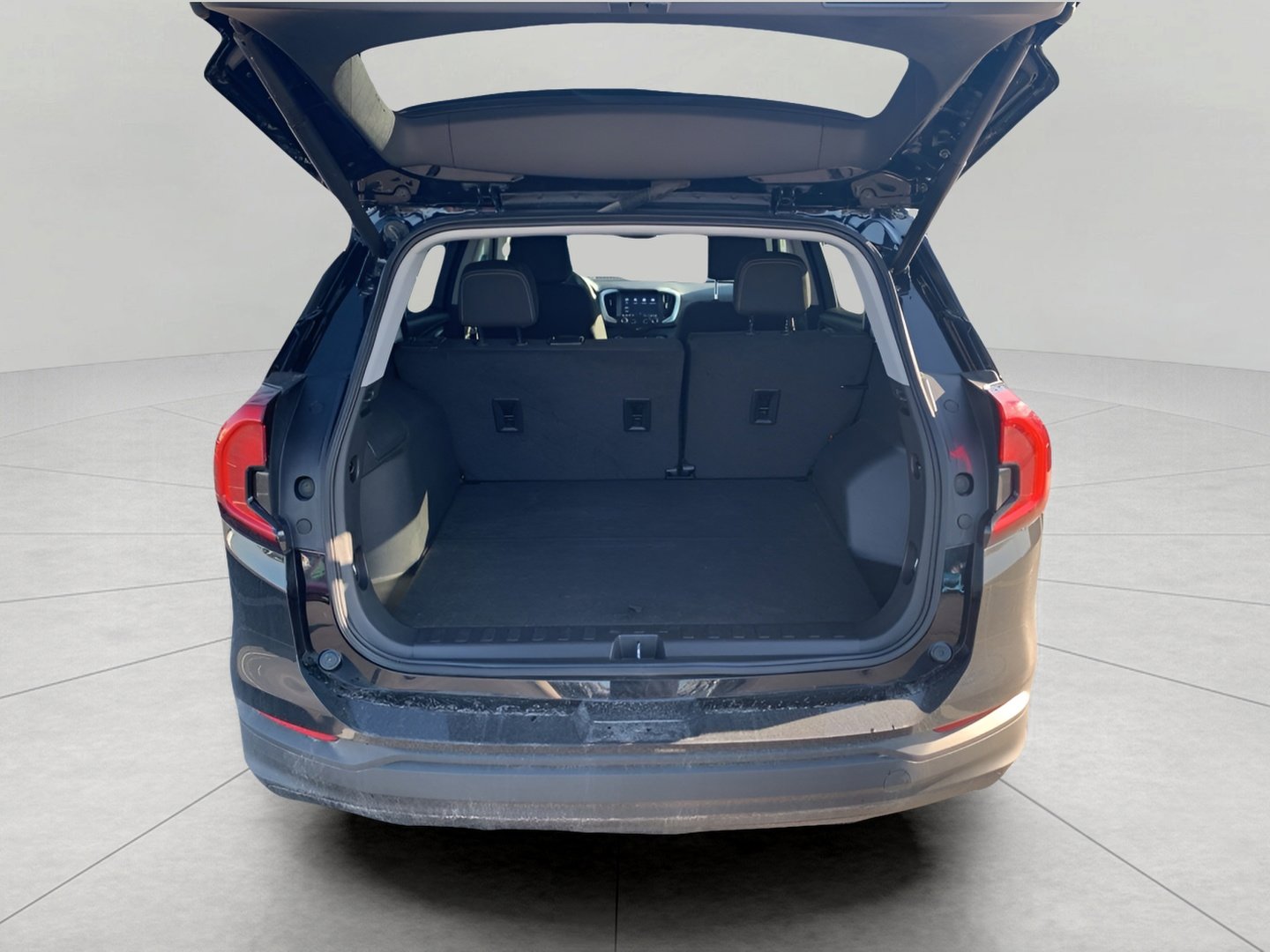 Used 2023 GMC Terrain SLE w/ Driver Convenience Package image 24