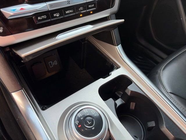Used 2022 Ford Explorer XLT w/ Equipment Group 202A AWD/4WD image 26