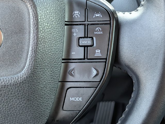 Used 2025 Toyota Prius LE FWD image 19