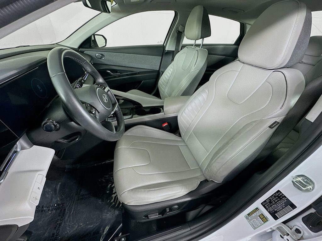 Used 2024 Hyundai Elantra Limited image 29