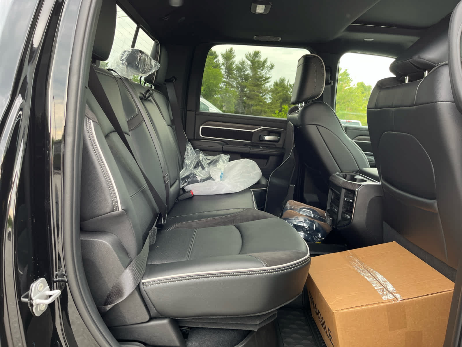 New 2026 RAM 3500 Laramie AWD/4WD image 34