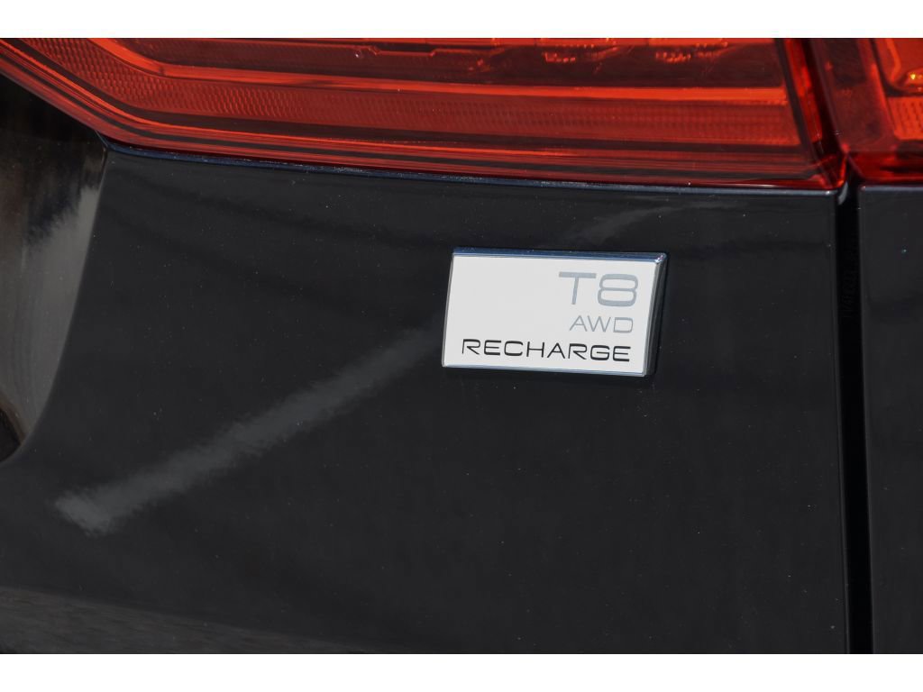 Certified 2024 Volvo XC60 T8 Plus w/ Protection Package Premier image 30