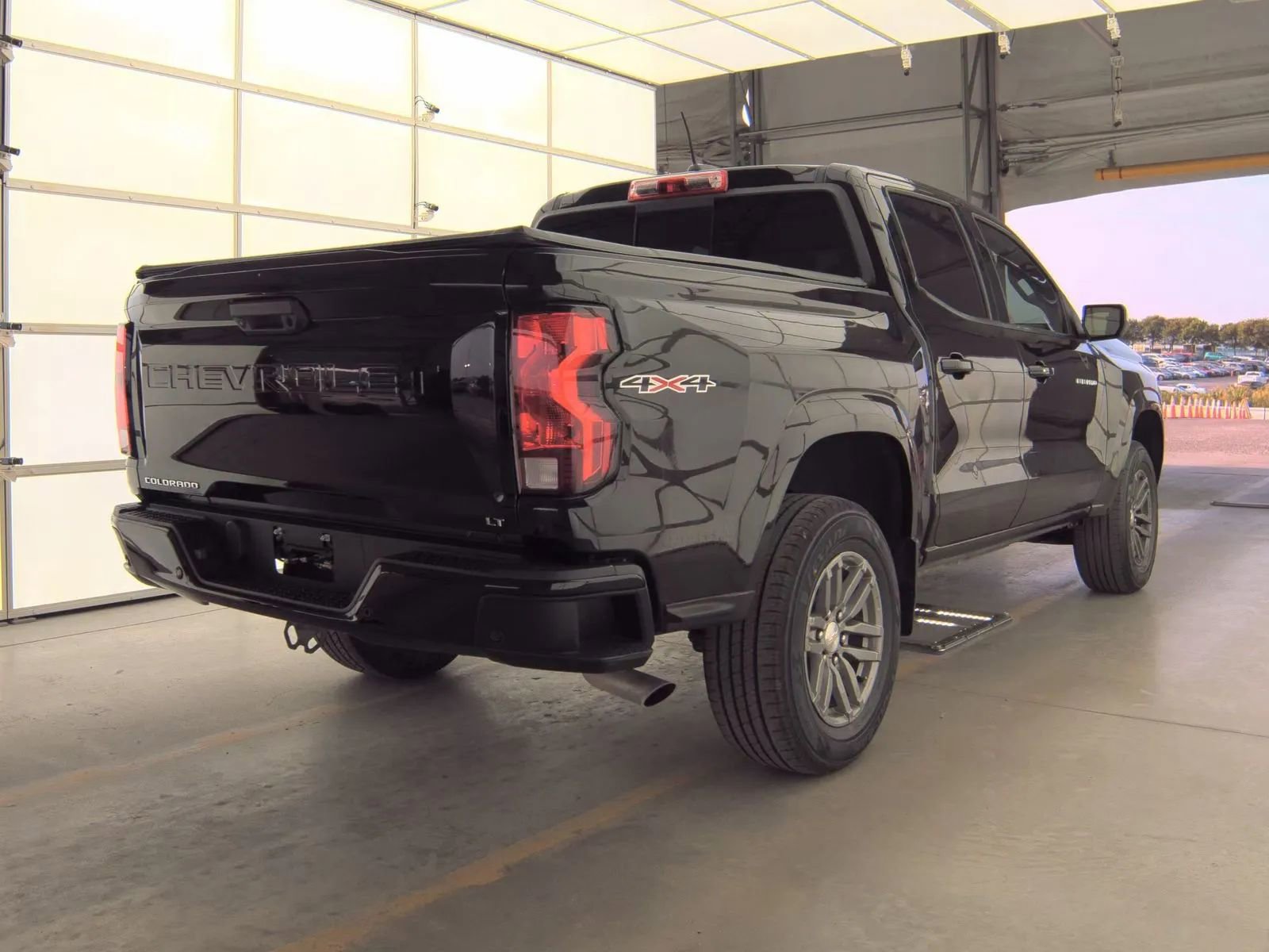 Used 2024 Chevrolet Colorado LT w/ LT Convenience Package image 5
