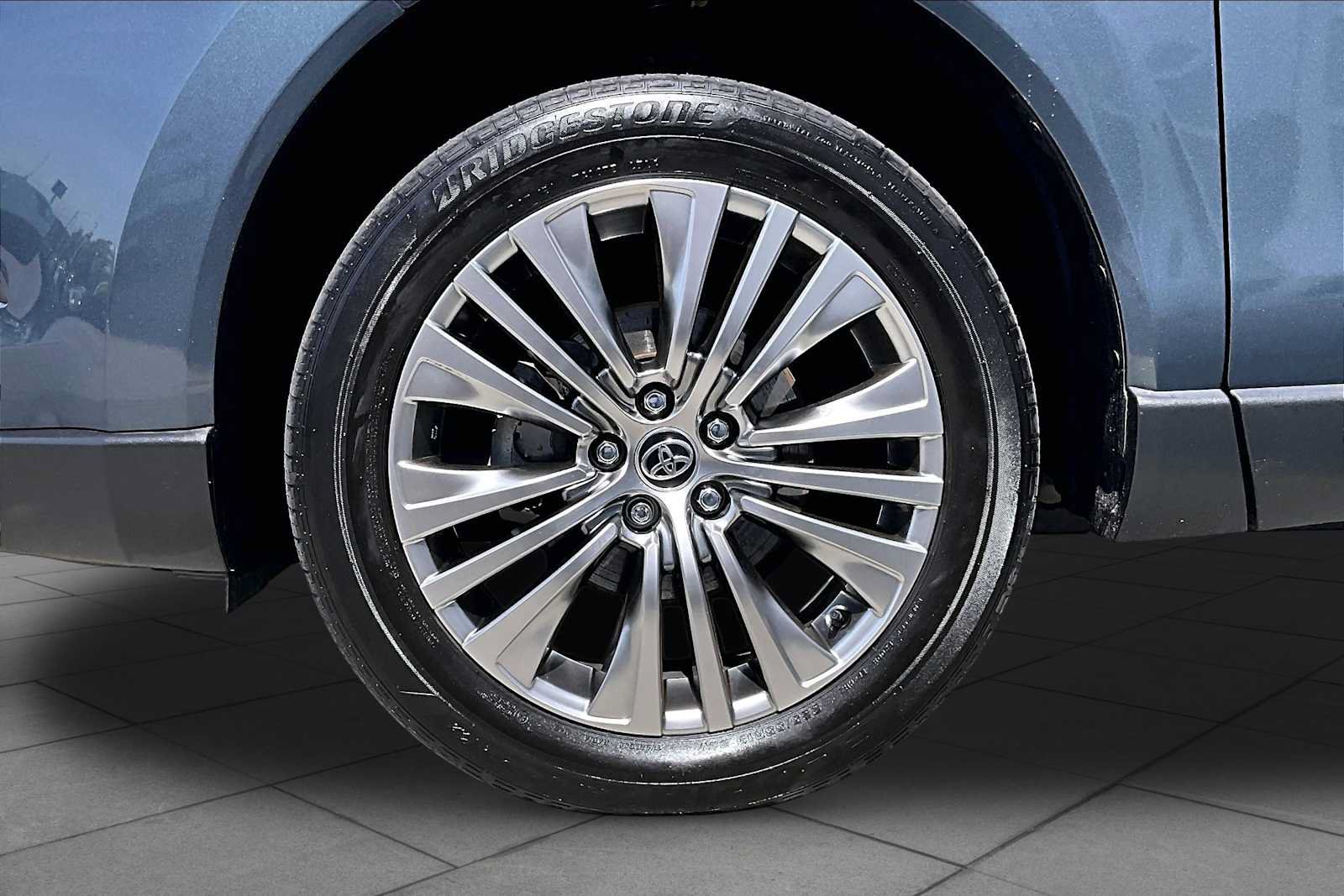 Used 2024 Toyota Venza Limited AWD/4WD image 11