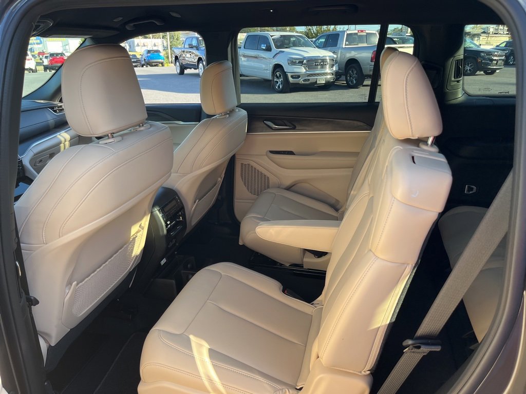New 2025 Jeep Grand Cherokee L Limited image 16