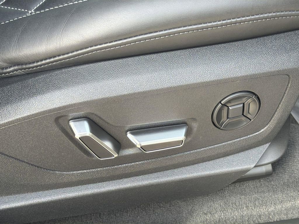 Used 2022 Audi e-tron S Prestige w/ Prestige Package image 34