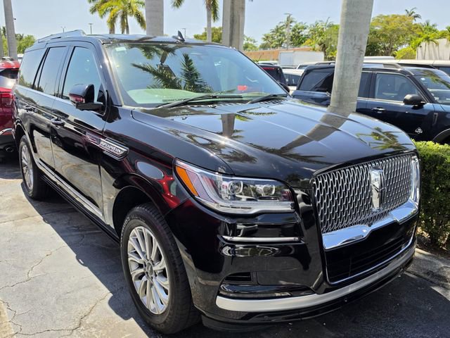 Used 2024 Lincoln Navigator Premiere AWD/4WD image 2