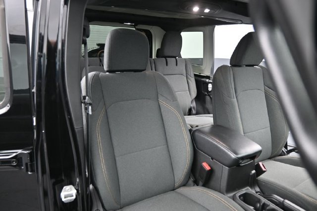 Used 2024 Jeep Wrangler Unlimited AWD/4WD image 19