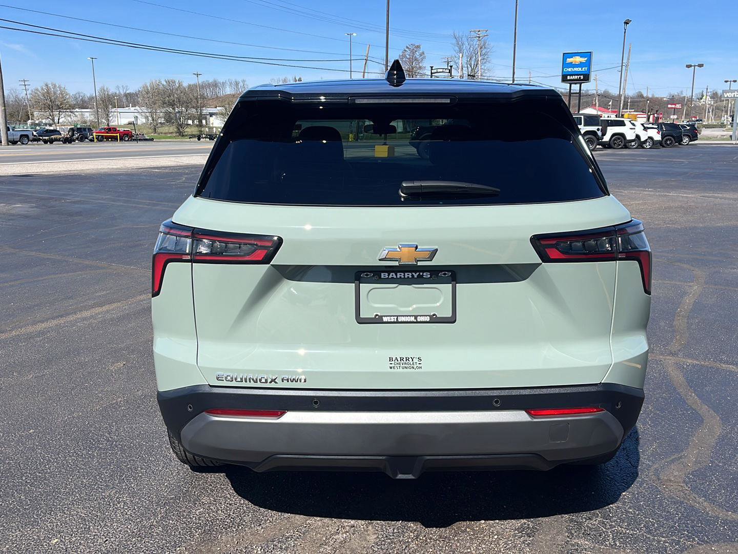 New 2026 Chevrolet Equinox LT w/ Convenience Package II AWD/4WD image 4