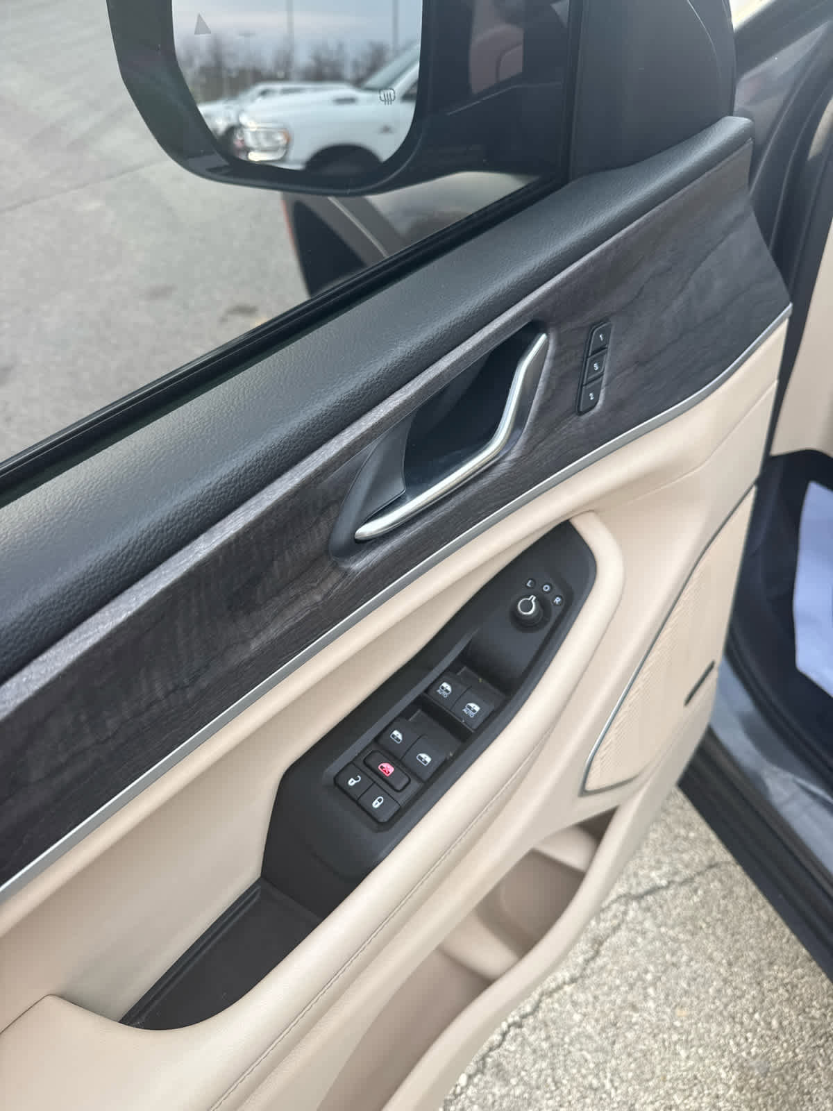 Used 2021 Jeep Grand Cherokee L Limited image 11