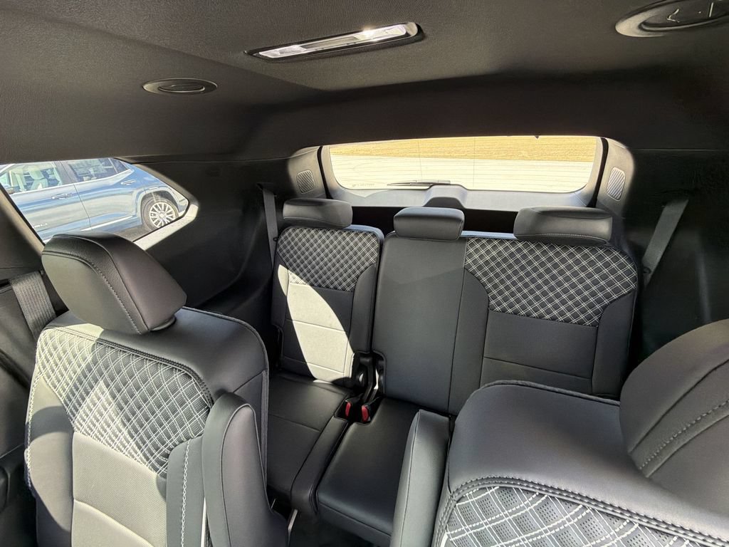 New 2026 GMC Acadia Denali w/ Super Cruise Package FWD image 15