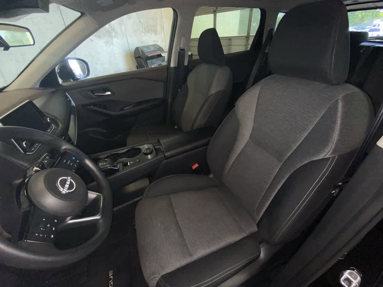 Used 2023 Nissan Rogue SV AWD/4WD image 11