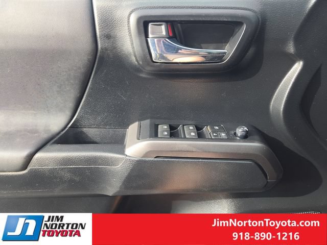 Used 2021 Toyota Tacoma TRD Off-Road w/ TRD Premium Off Road Package AWD/4WD image 25