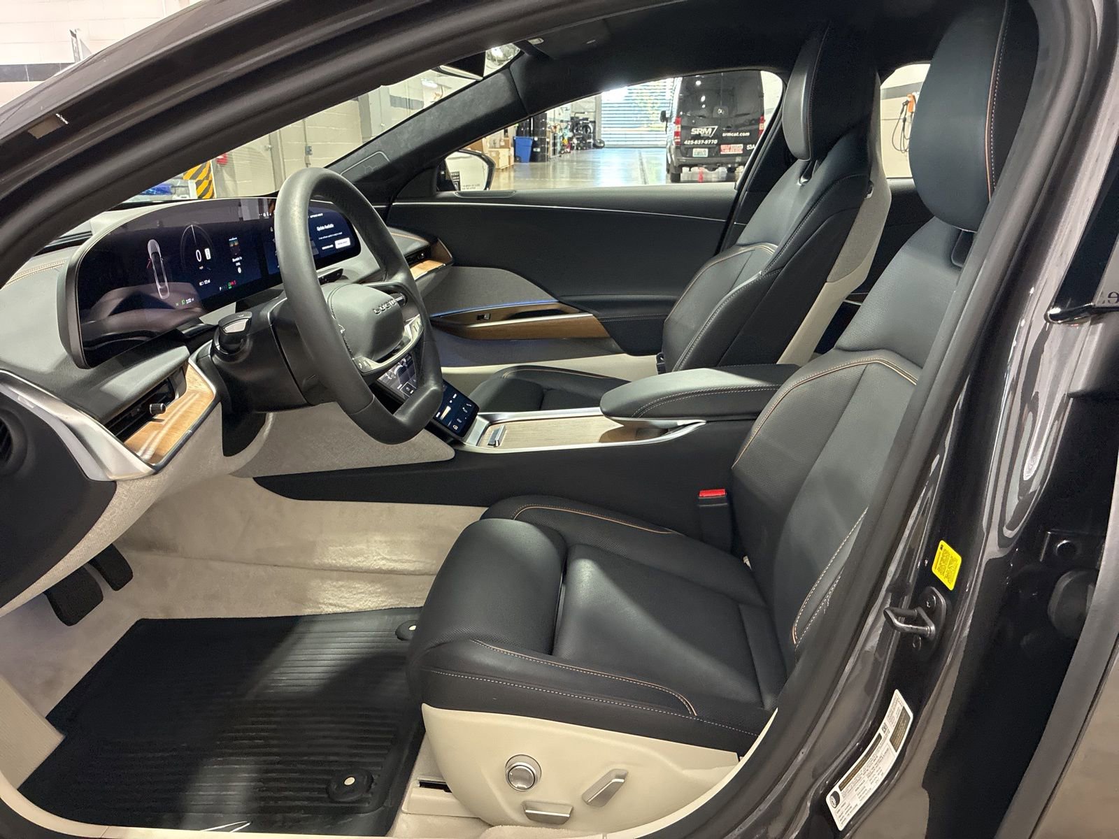 Used 2025 Lucid Air Touring image 14
