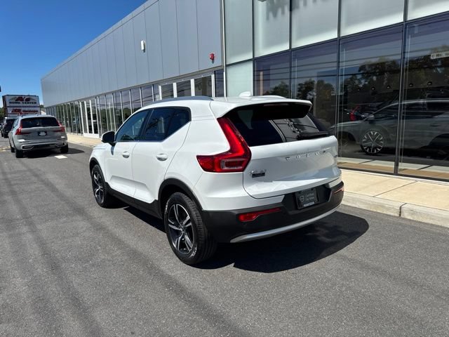 Certified 2025 Volvo XC40 B5 Core AWD/4WD image 3