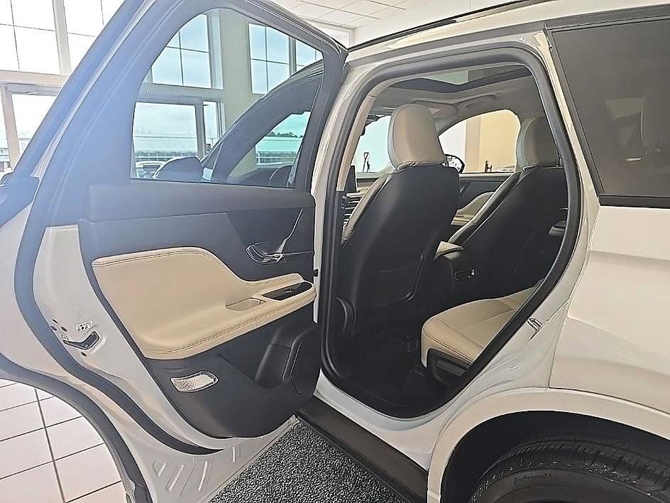 Used 2025 Lincoln Corsair AWD w/ Equipment Group 101A image 29