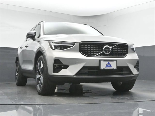 Used 2024 Volvo XC40 B5 Plus w/ Protection Package Premier image 36