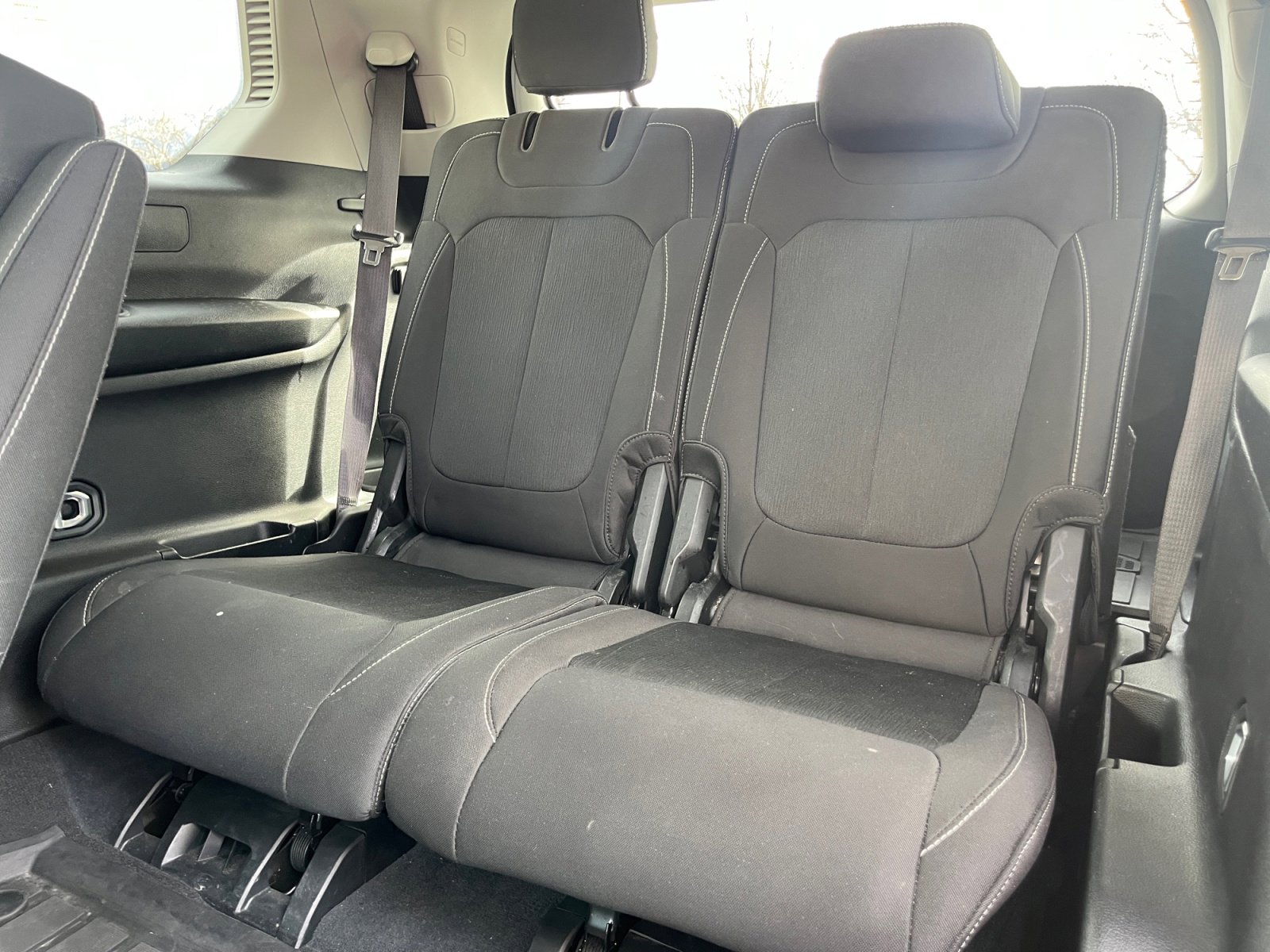 Used 2023 Jeep Grand Cherokee L Laredo image 25