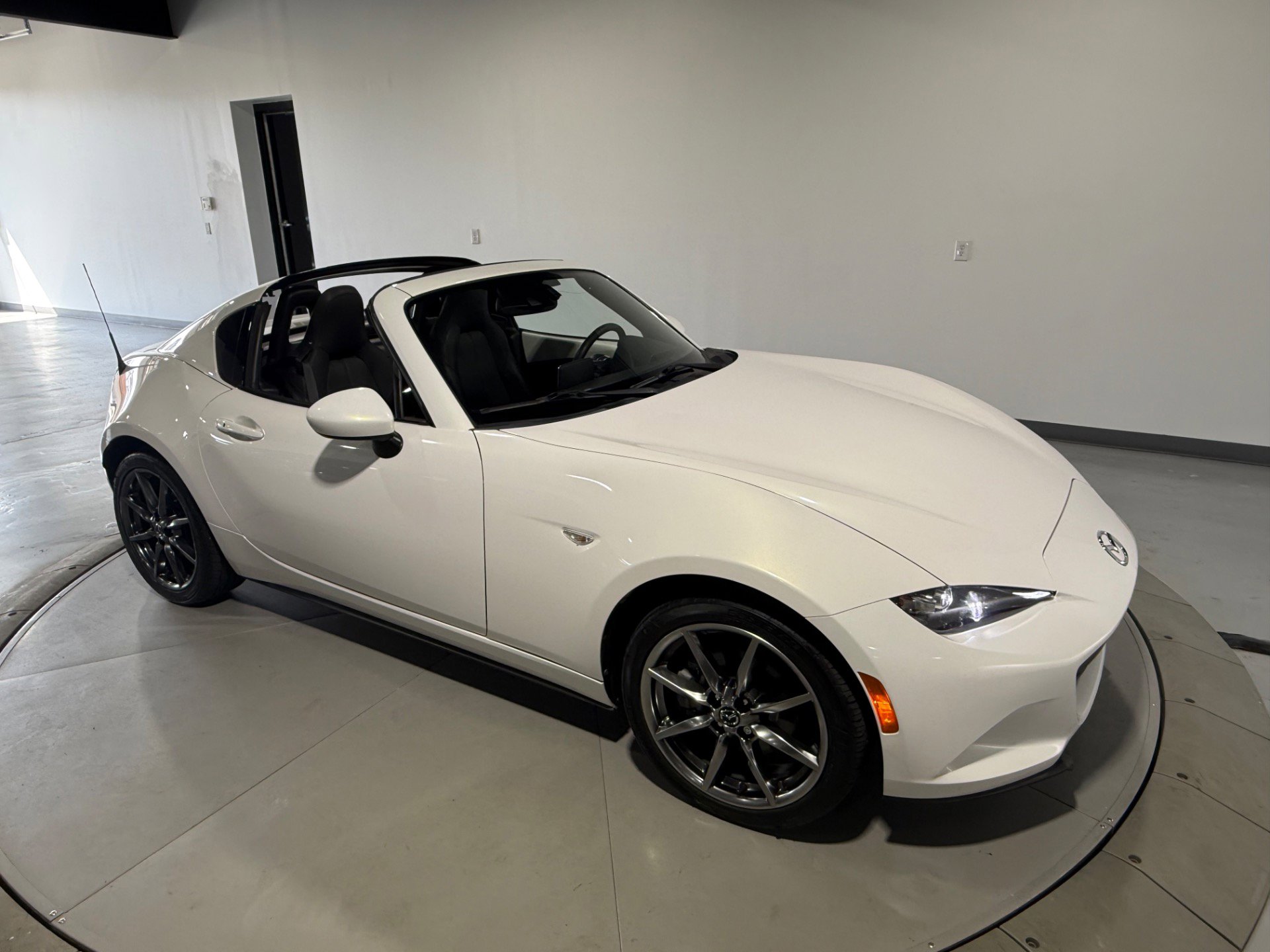 Used 2017 MAZDA MX-5 Miata RF Grand Touring RWD image 19