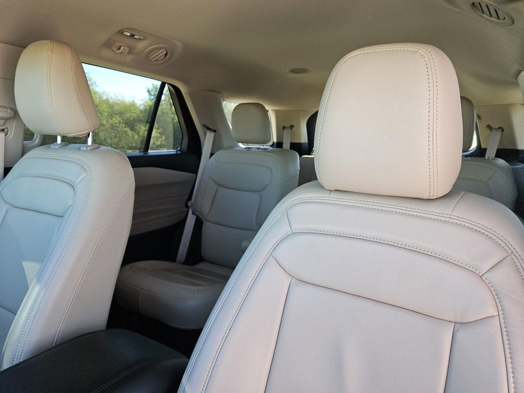 Used 2023 Ford Explorer XLT image 25