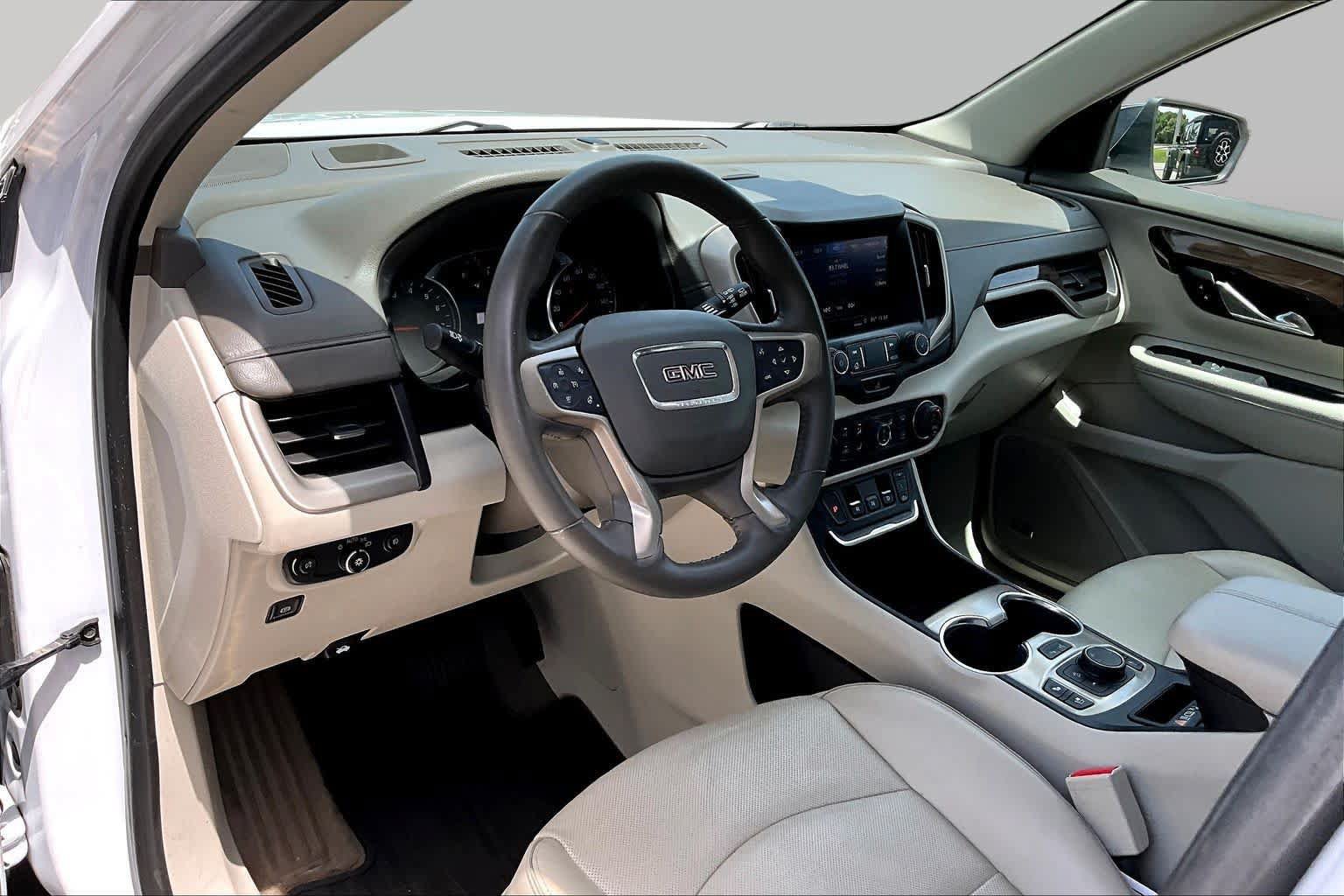 Used 2020 GMC Terrain Denali w/ Denali Premium Package FWD image 18