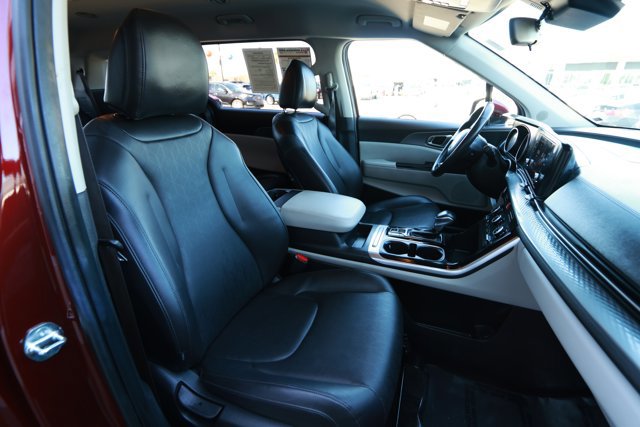 Used 2024 Kia Carnival LX image 27