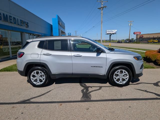 Used 2024 Jeep Compass Latitude AWD/4WD image 2