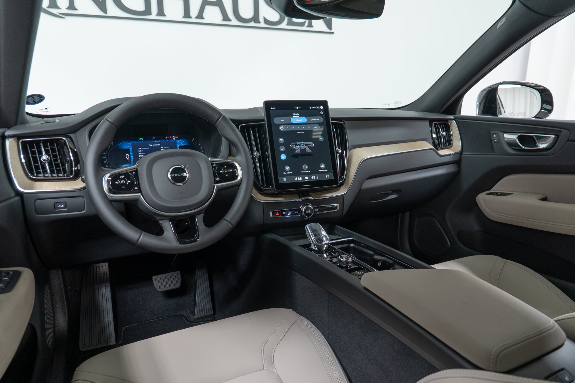 New 2027 Volvo XC60 B5 Core AWD/4WD image 16
